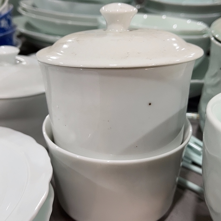 瓷片高白泥炖盅两个微瑕包邮.自己洗