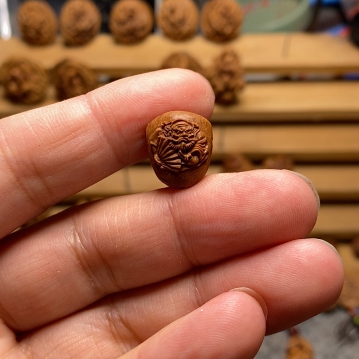 桃核雕刻钟馗小三通