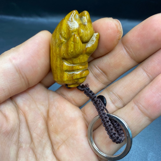 绿檀木手工雕刻小猪脚搂钱耙子手把件男女盘玩