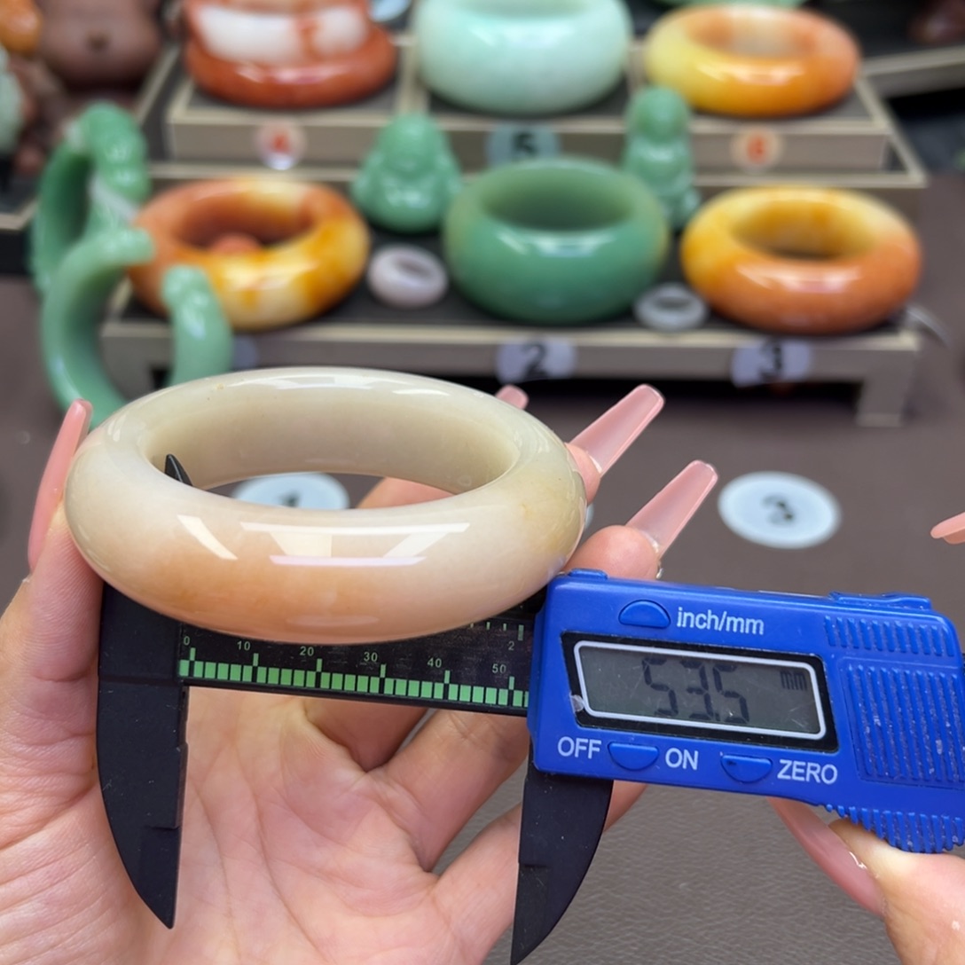 未镶嵌手镯石英岩玉