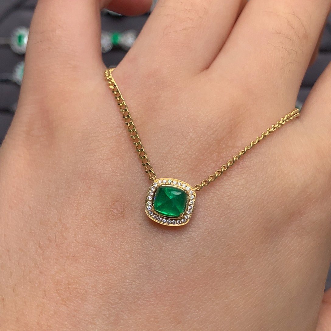 祖母绿吊坠18K金镶嵌