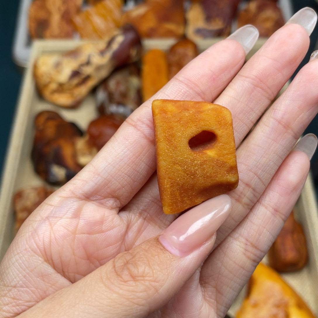 琥珀未镶嵌珠宝奇石