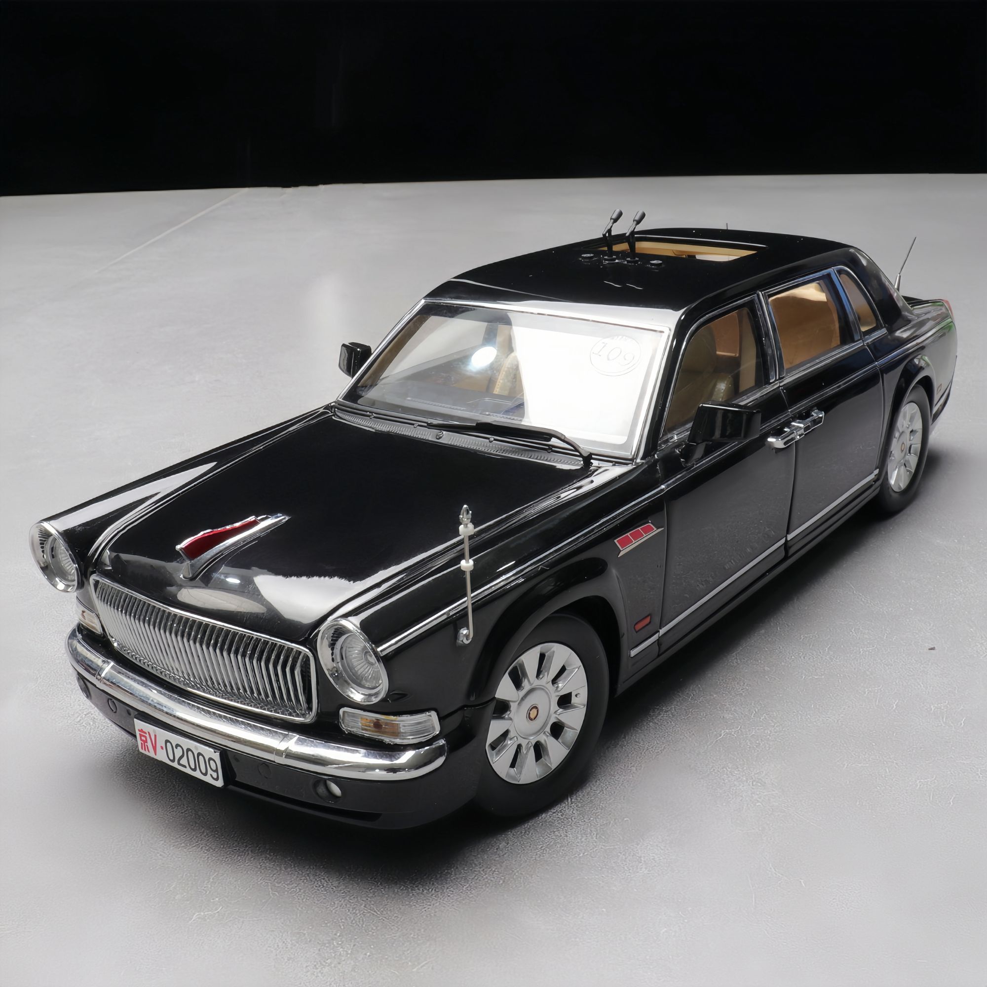 【红旗L5】1：18比例原厂合金汽车模型