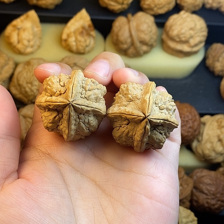 文玩核桃吊坠金蝉塔四棱33