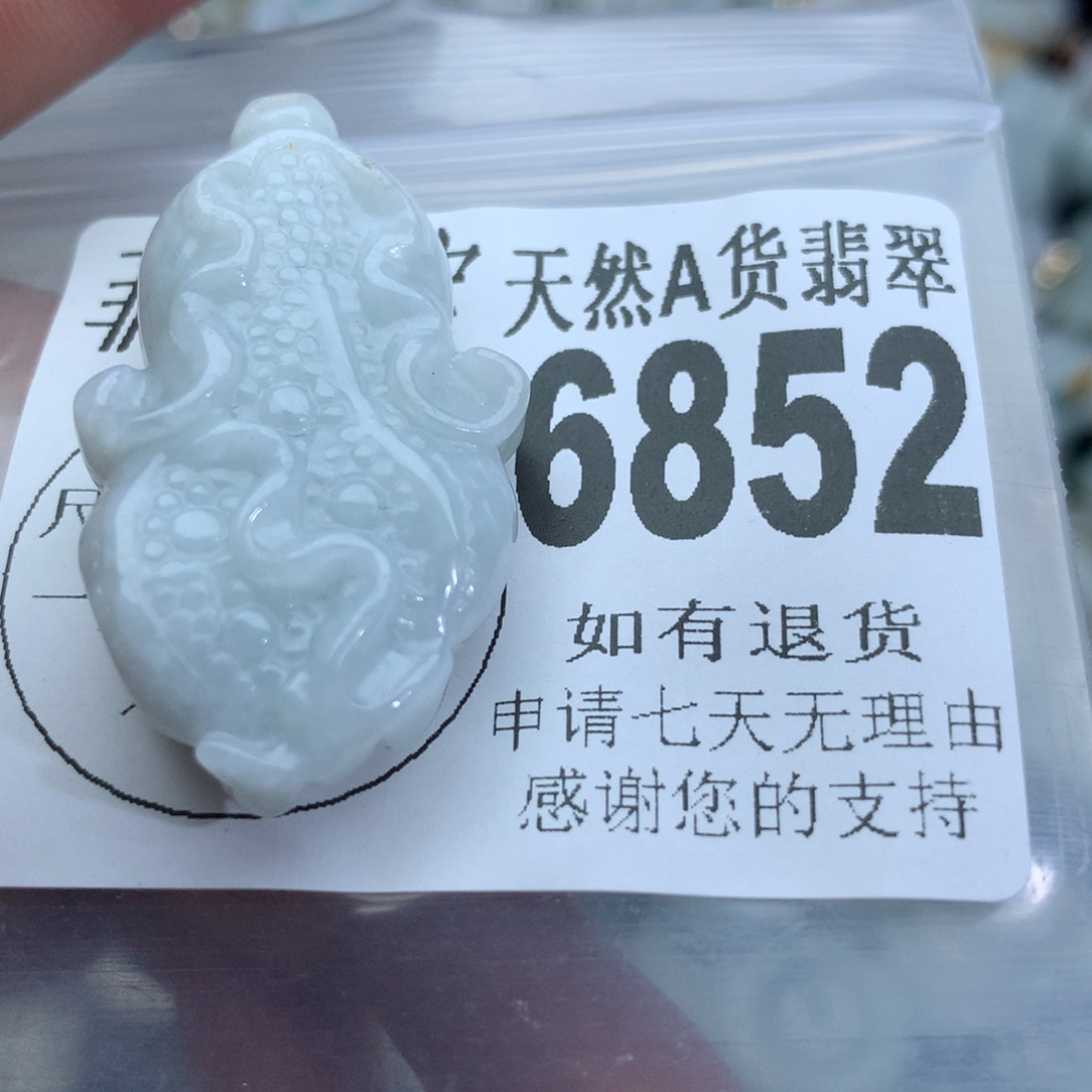 翡翠颈饰未镶嵌6852。