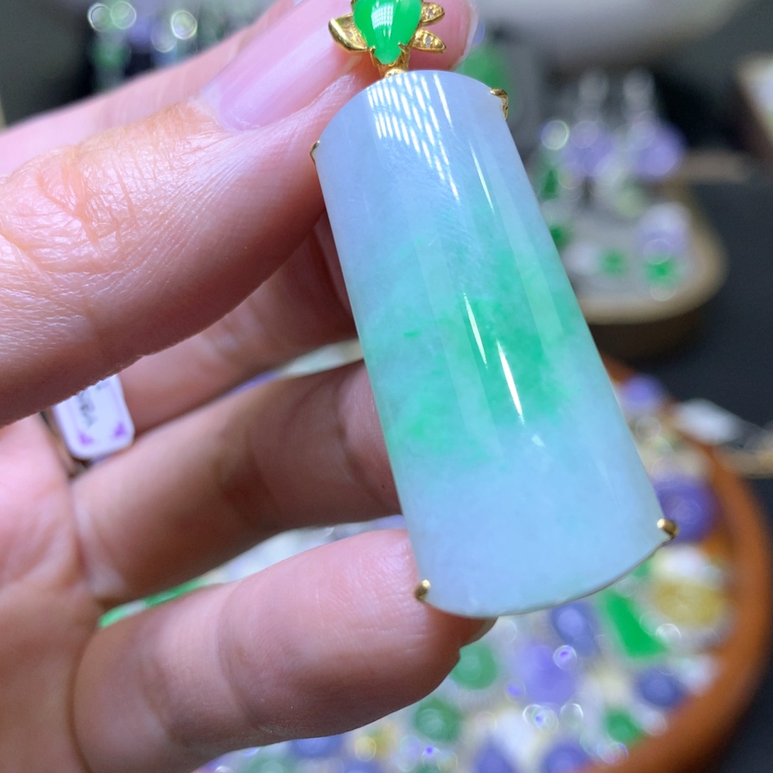 【闪购商品】翡翠颈饰18K金镶嵌翡翠吊坠项链