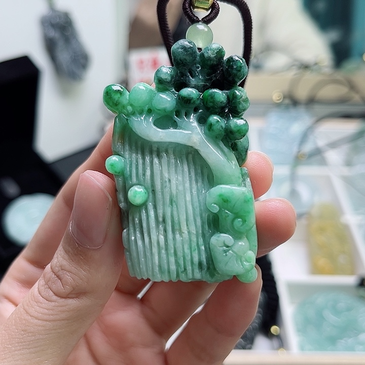 翡翠颈饰未镶嵌翡翠