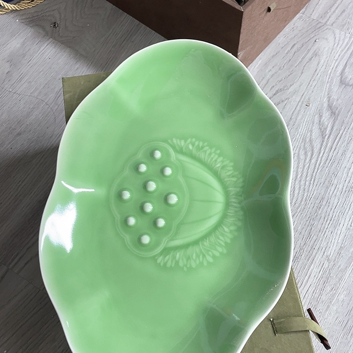 微瑕特价青瓷鱼盘