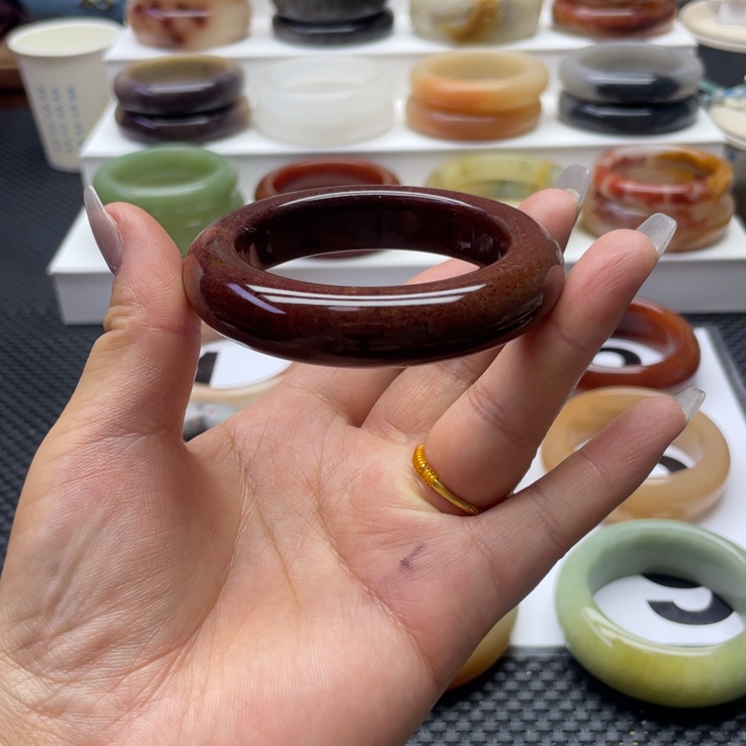 石英质玉手镯未镶嵌