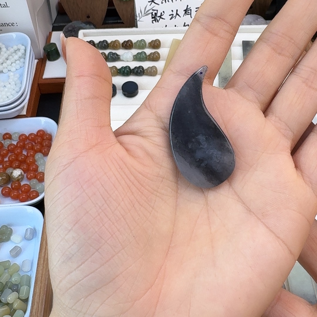 烟***雨和田玉未镶嵌珠宝半成品