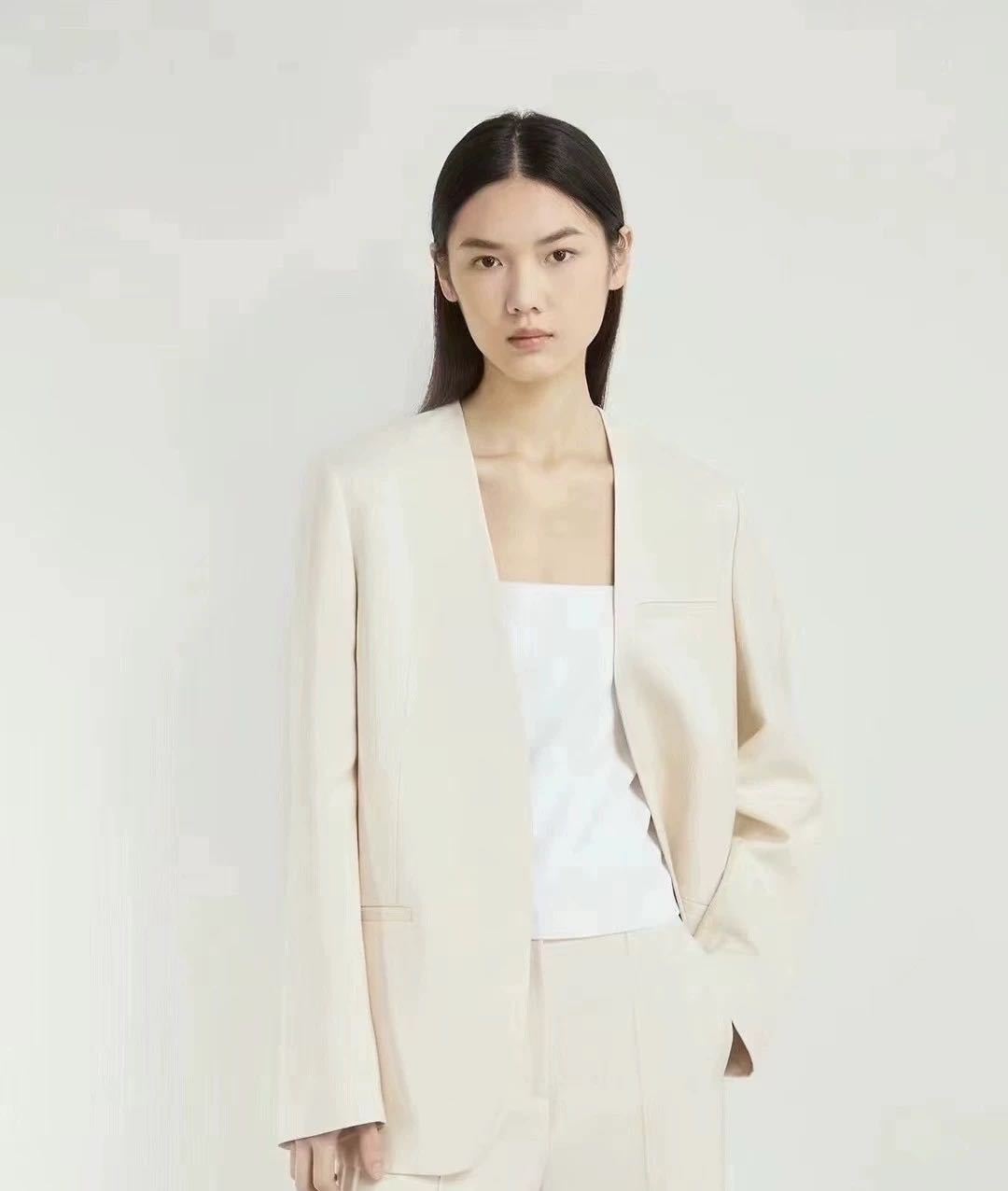 高级感气质西装女春秋季新款v领宽松遮肉薄款白色小西服时尚休闲