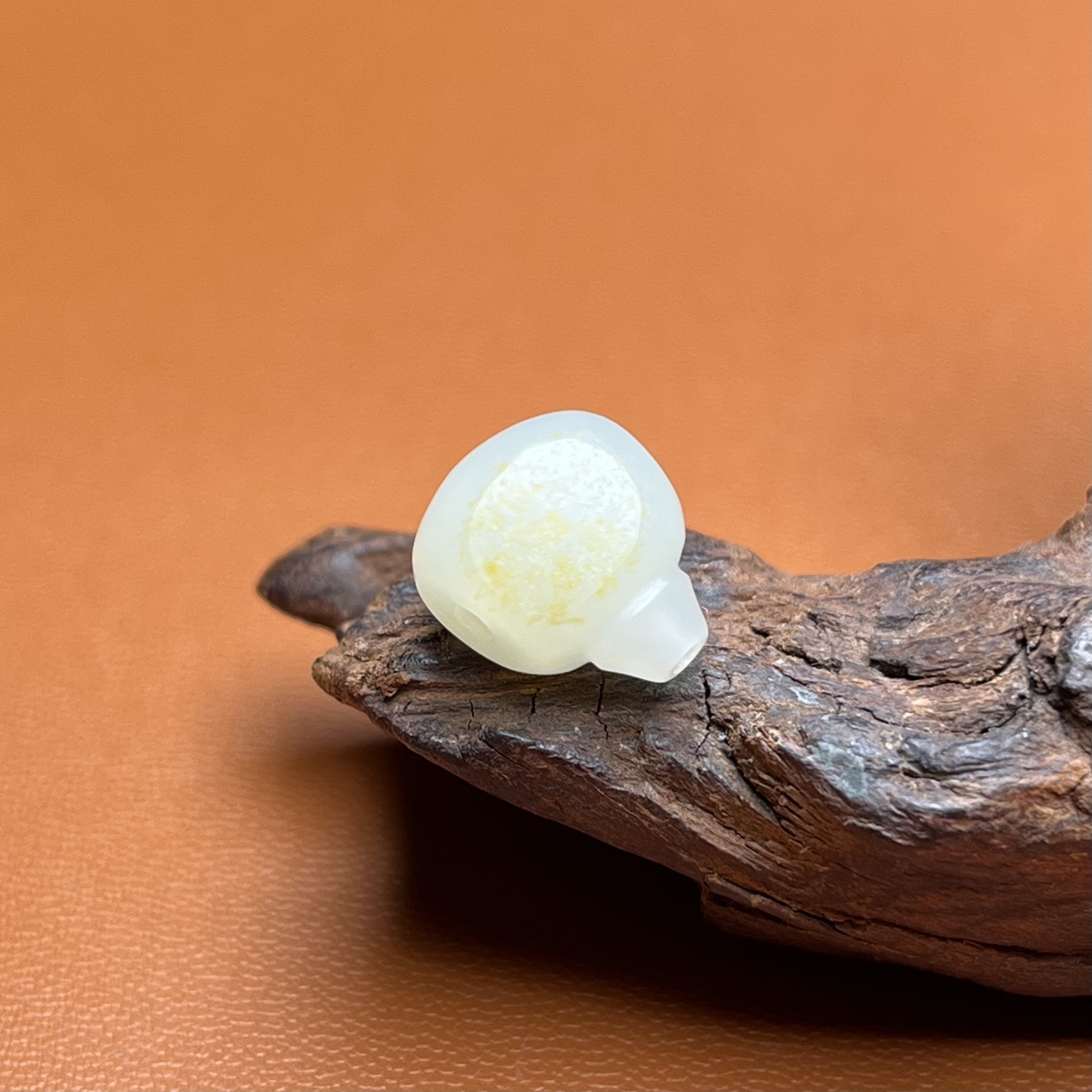 三通配饰 新疆和田玉 洒金皮暖白种 尺寸11.1*13.4*9.3