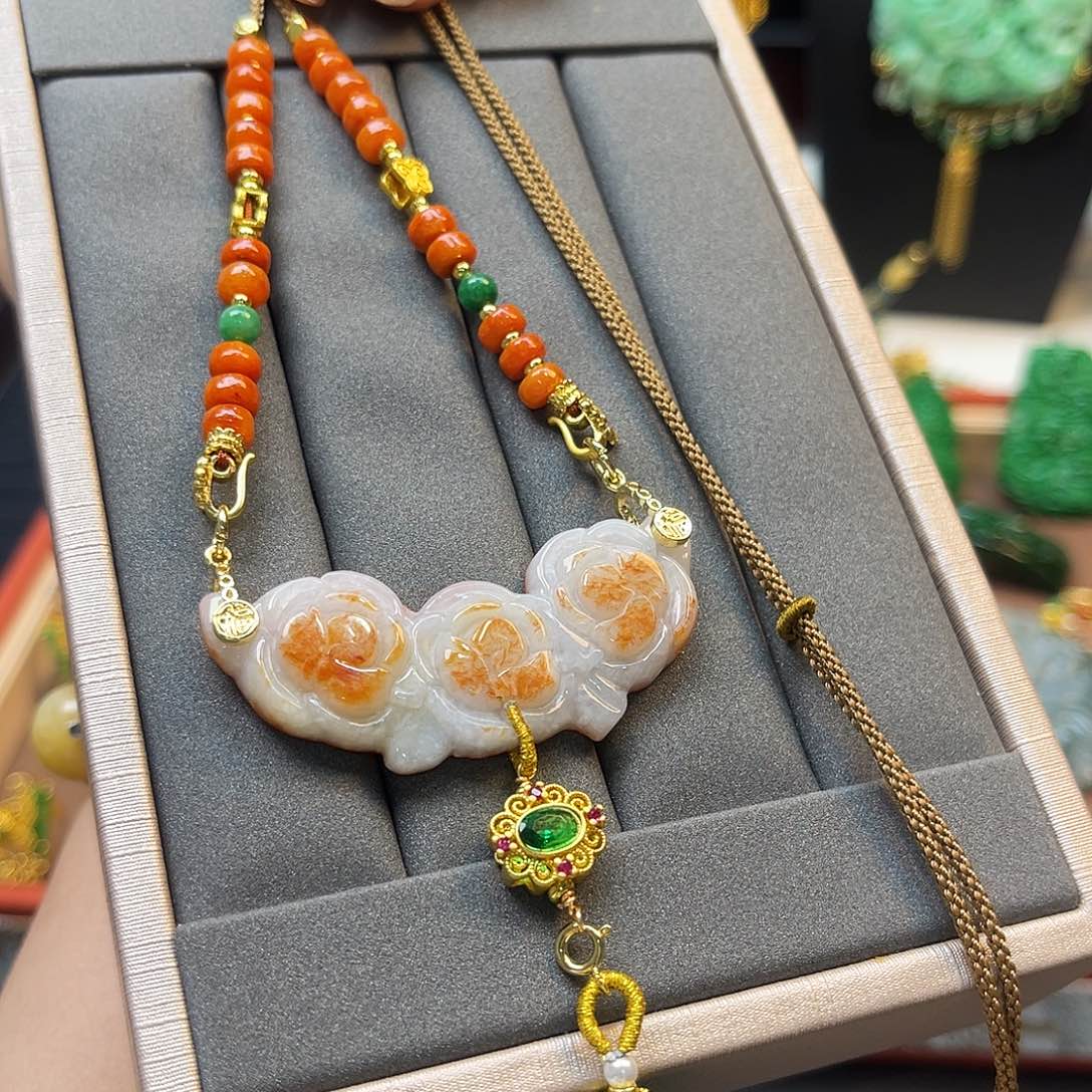 翡翠未镶嵌吊坠(赠链)炸