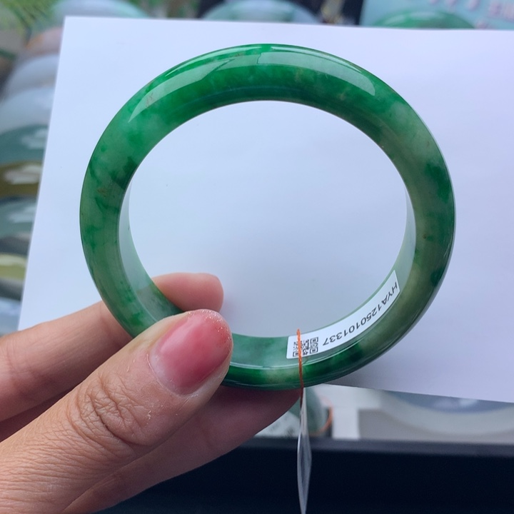 翡翠手镯未镶嵌天然翡翠手镯