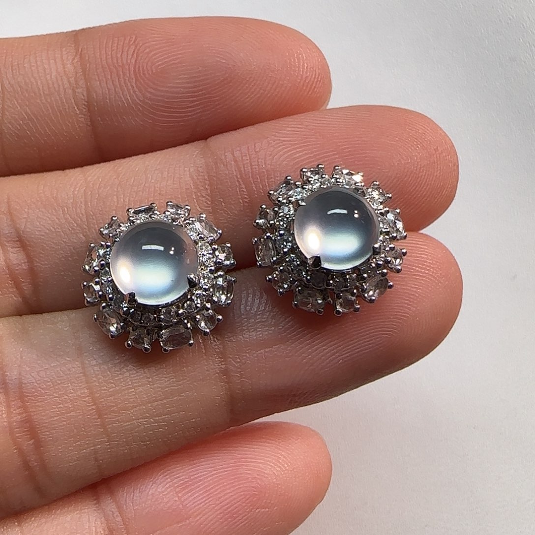 翡翠18K金镶嵌耳钉蛋面