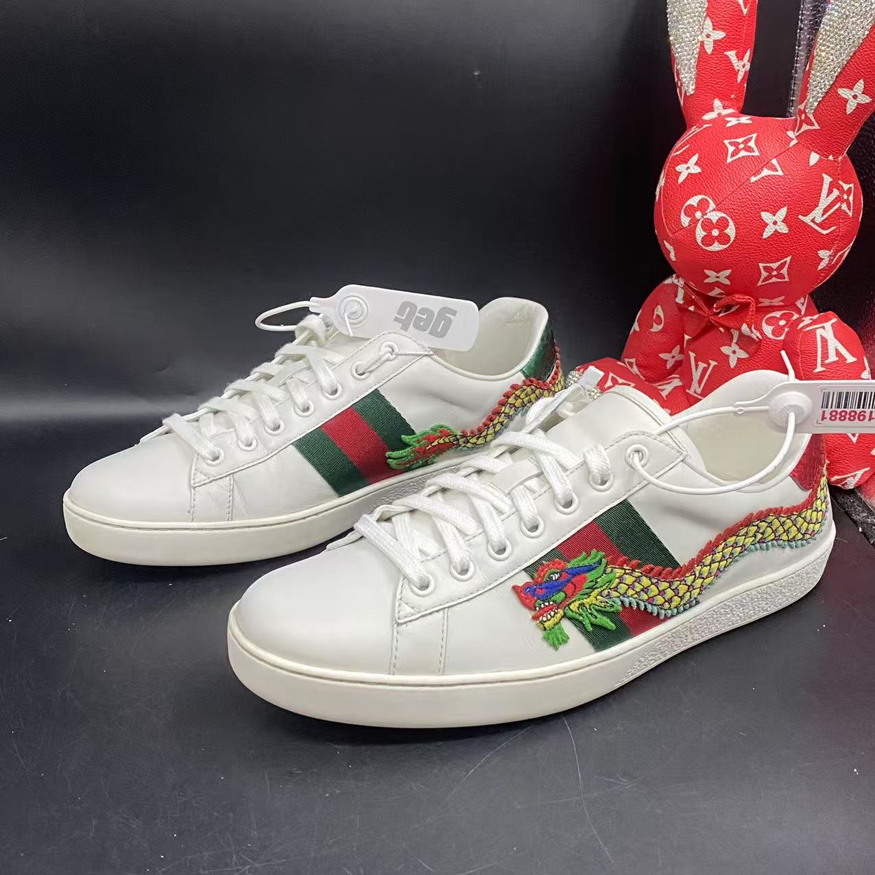 95新 GUCCI/古驰 白色刺绣龙ACE时尚板鞋41欧码ddm1931