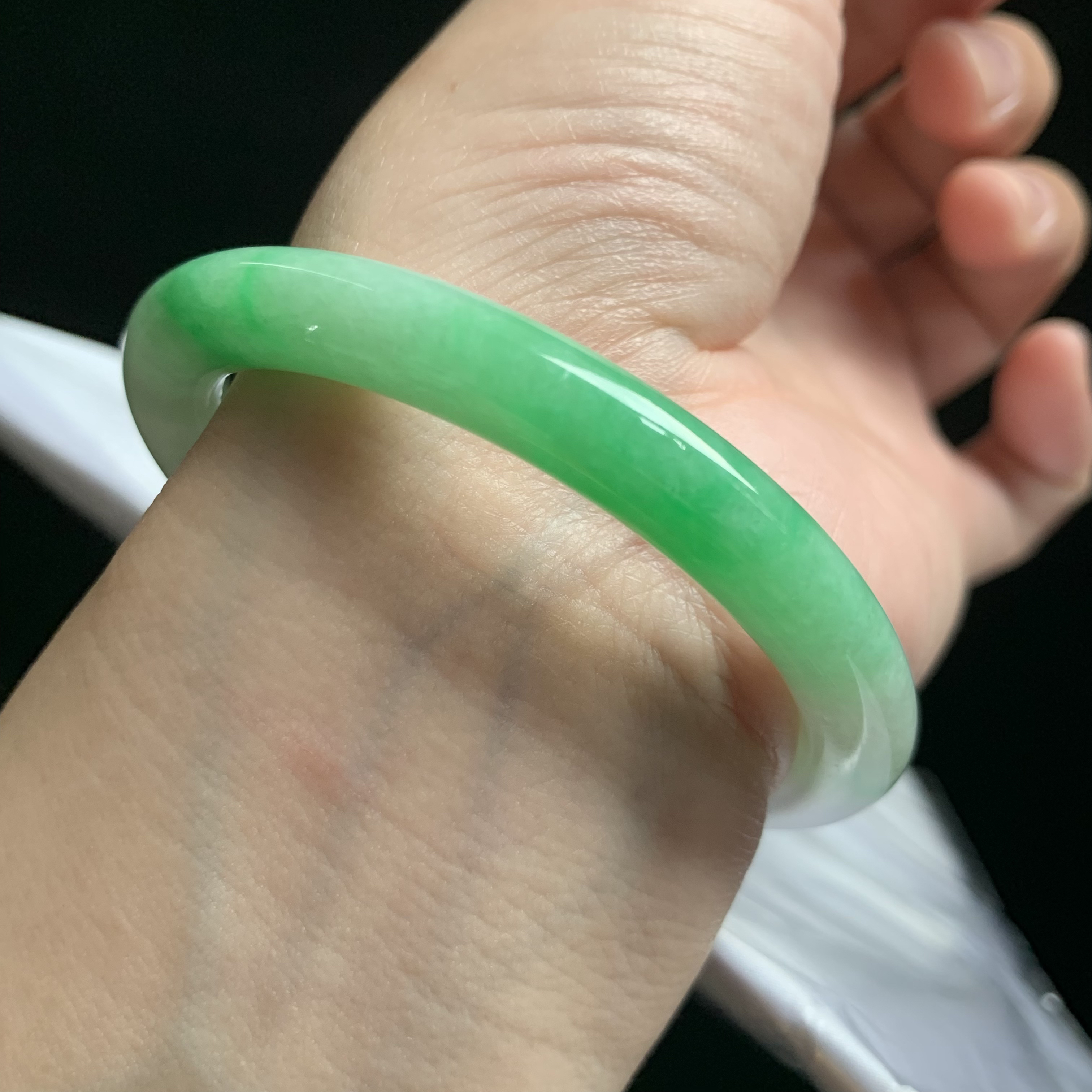 53圈飘正阳绿美人条6145细纹不明显53.5-8飘阳绿一抹色54圈手镯女