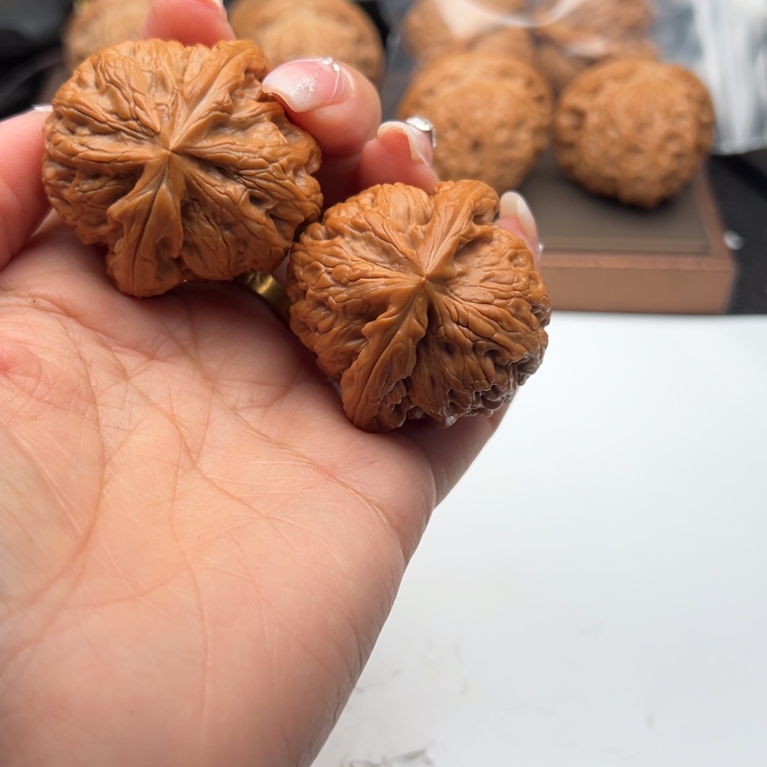 文玩核桃把件红锦鲤43