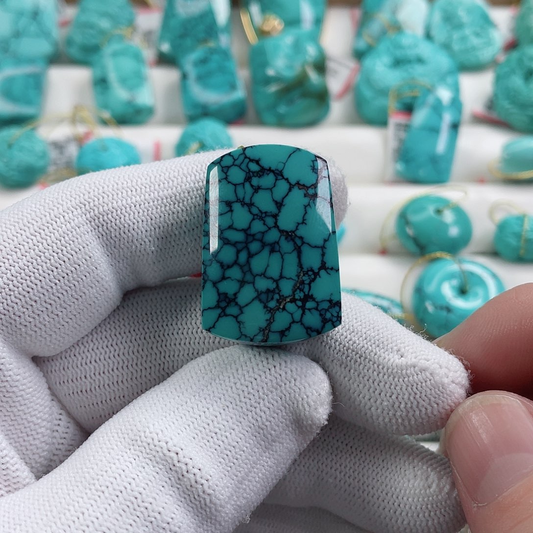 绿松石颈饰未镶嵌