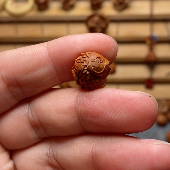 桃核雕刻鲤鱼单颗