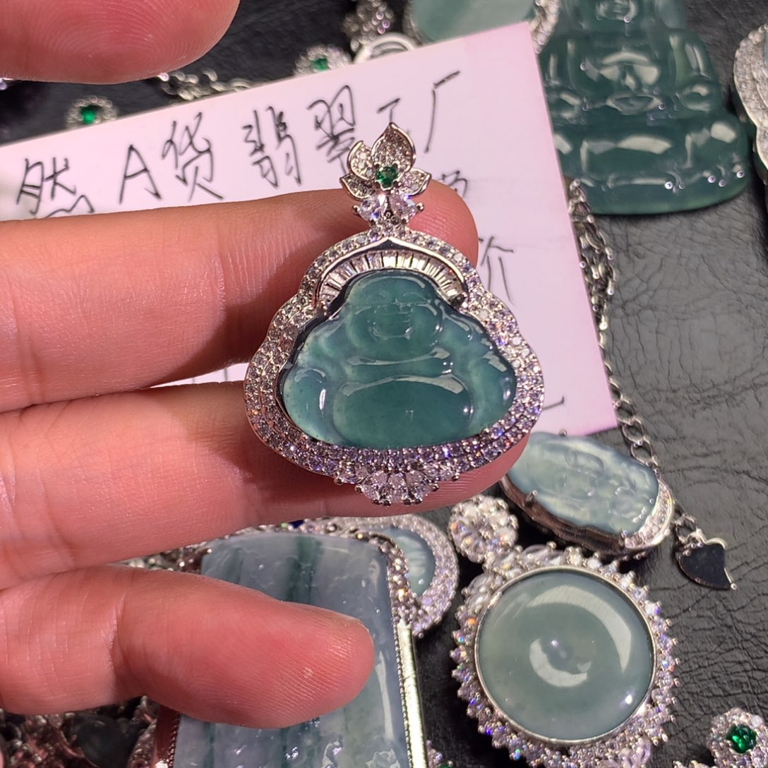 翡翠颈饰未镶嵌佛公