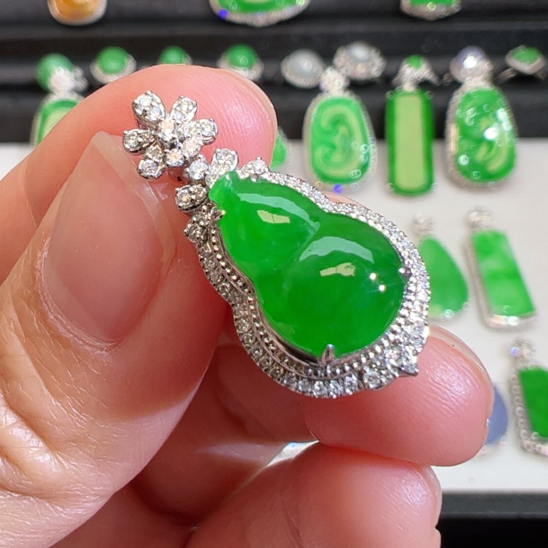 翡翠吊坠(不含链)18K金镶嵌