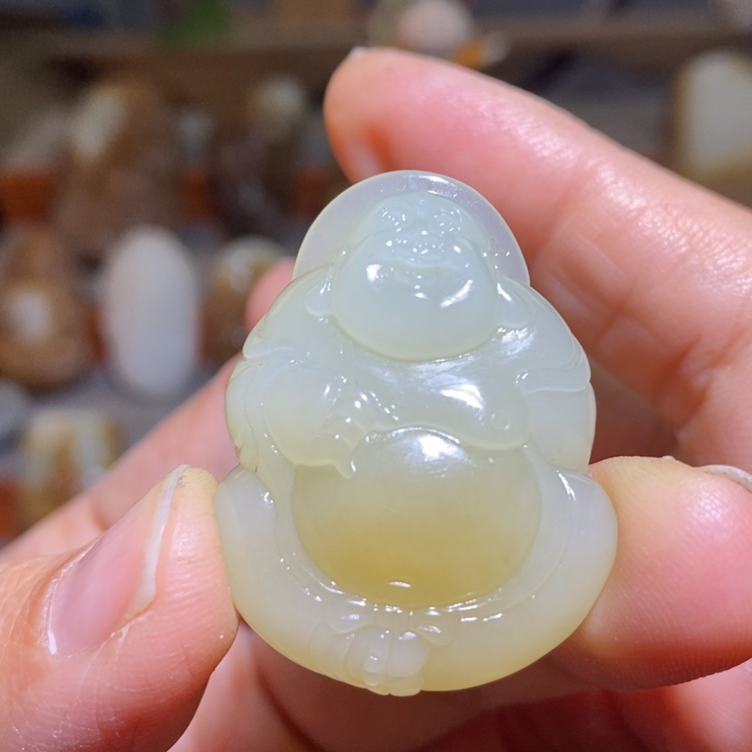 颈饰未镶嵌和田玉（糖玉）开心佛