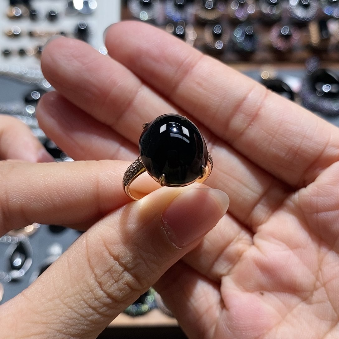 18K金镶嵌戒指翡翠墨翠