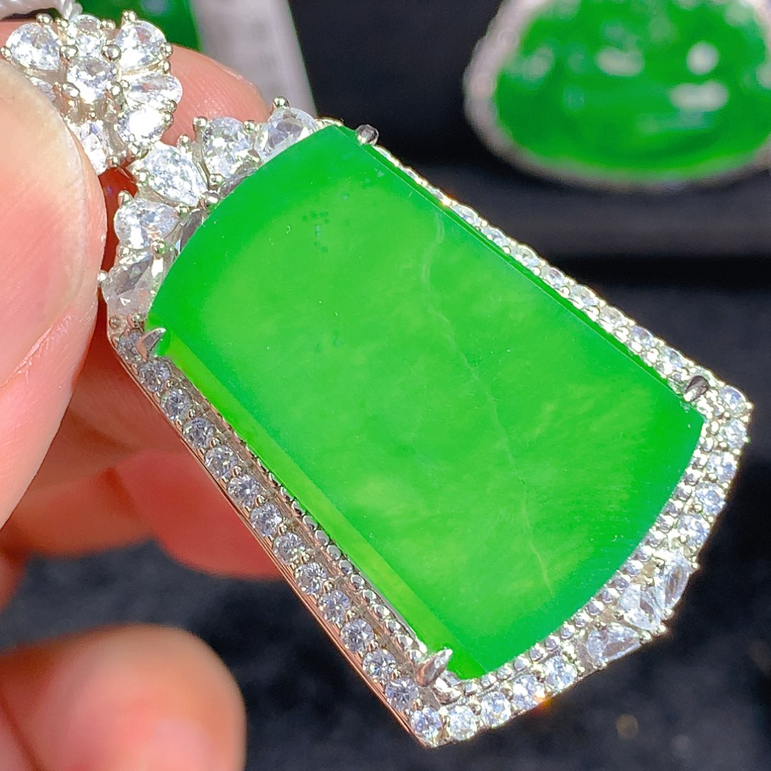 翡翠颈饰银S925镶嵌吊坠