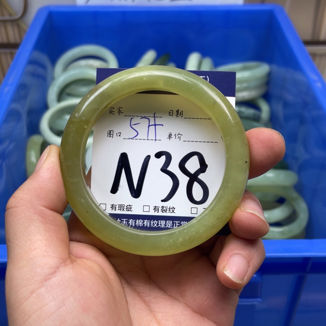 岫玉手镯手镯未镶嵌