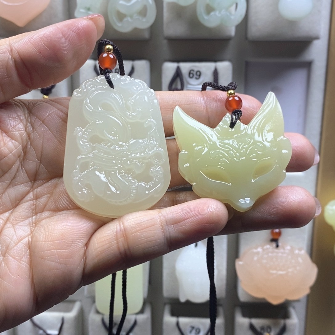 颈饰未镶嵌石英质玉（金丝玉）用****0