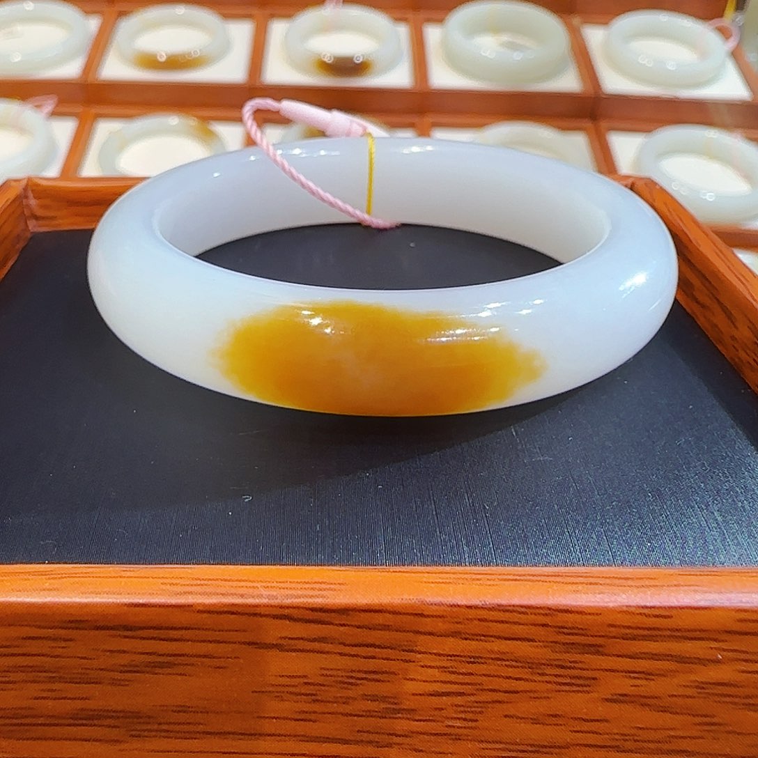 和田玉手镯未镶嵌且末一口金红糖50 51 52