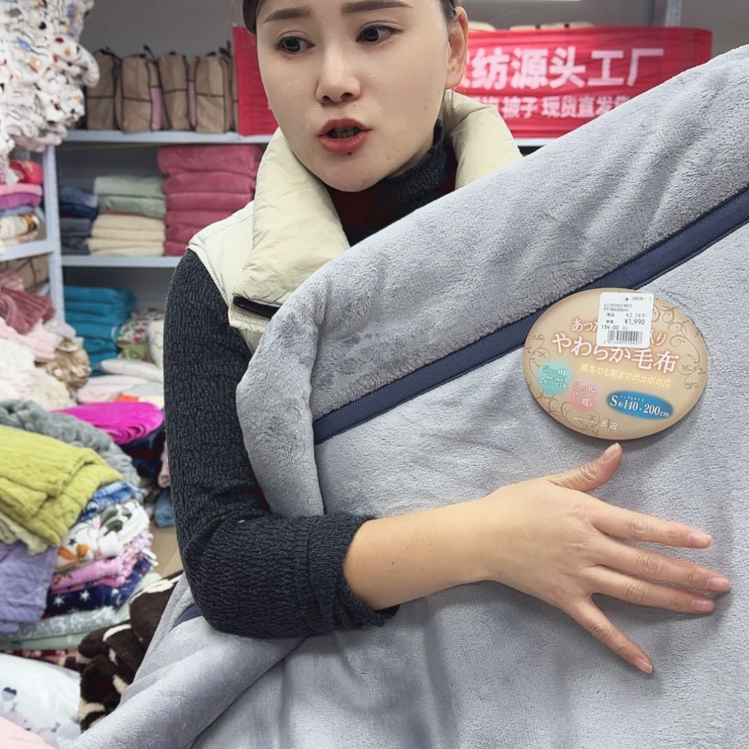 氨纶140.200石墨烯棉被子，孤灰色