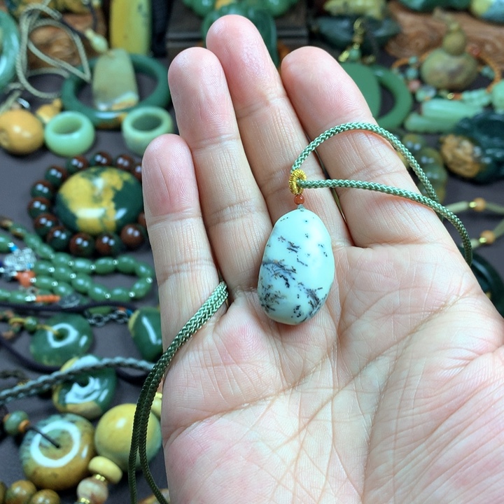 吊坠(赠链)未镶嵌岫岩河磨玉（透闪石质玉）✿****✿