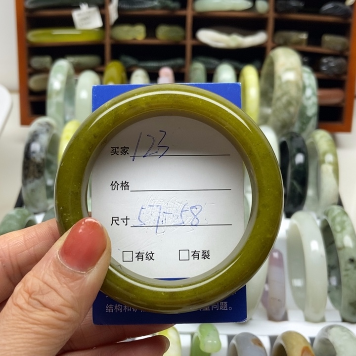 蛇纹石玉未镶嵌手镯