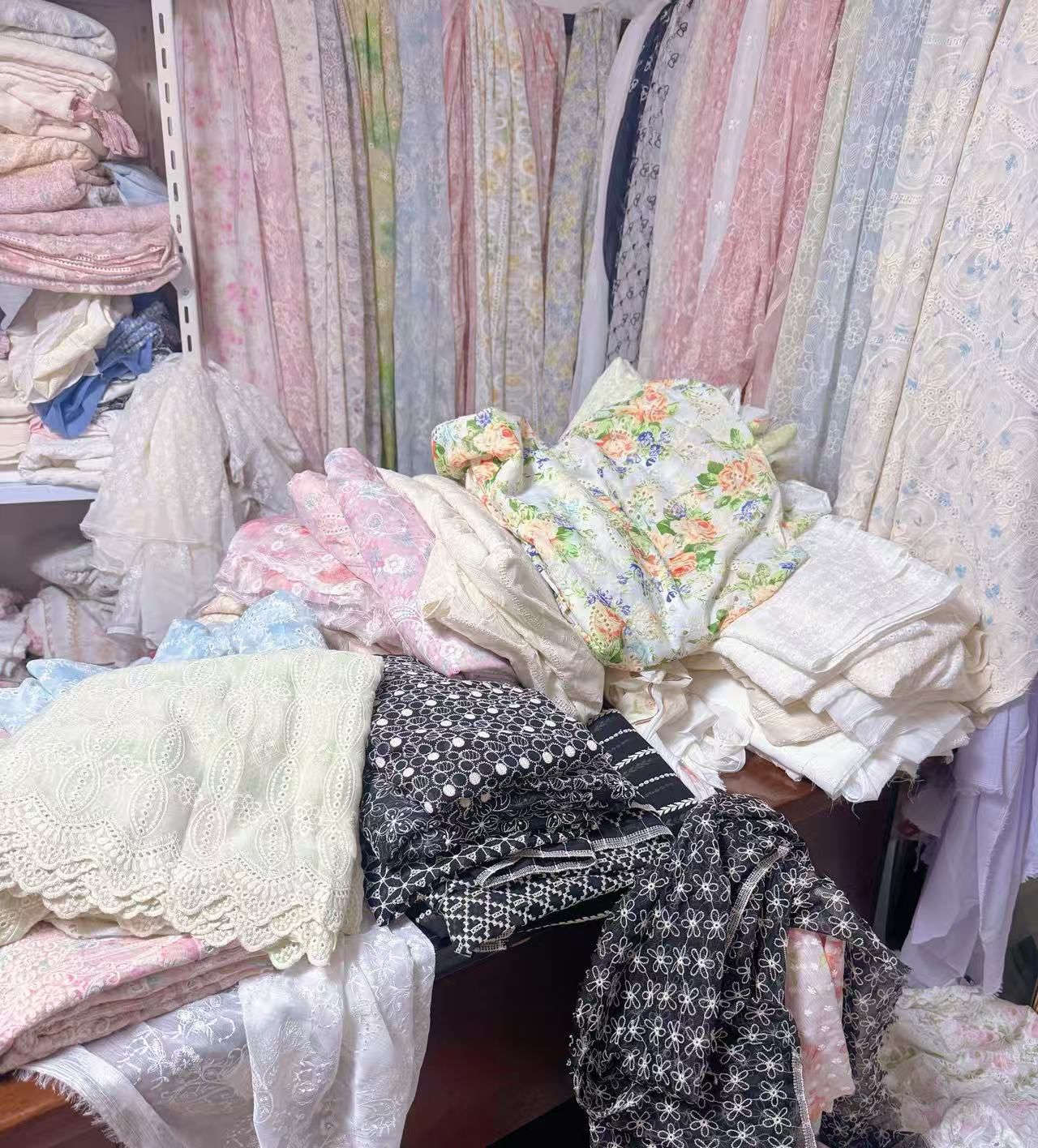 气质优雅的衣裙面料展现独特魅力碎花夏季蕾丝时尚夏款洋气网红