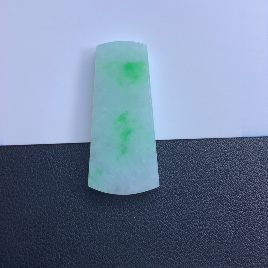 翡翠颈饰未镶嵌无事牌