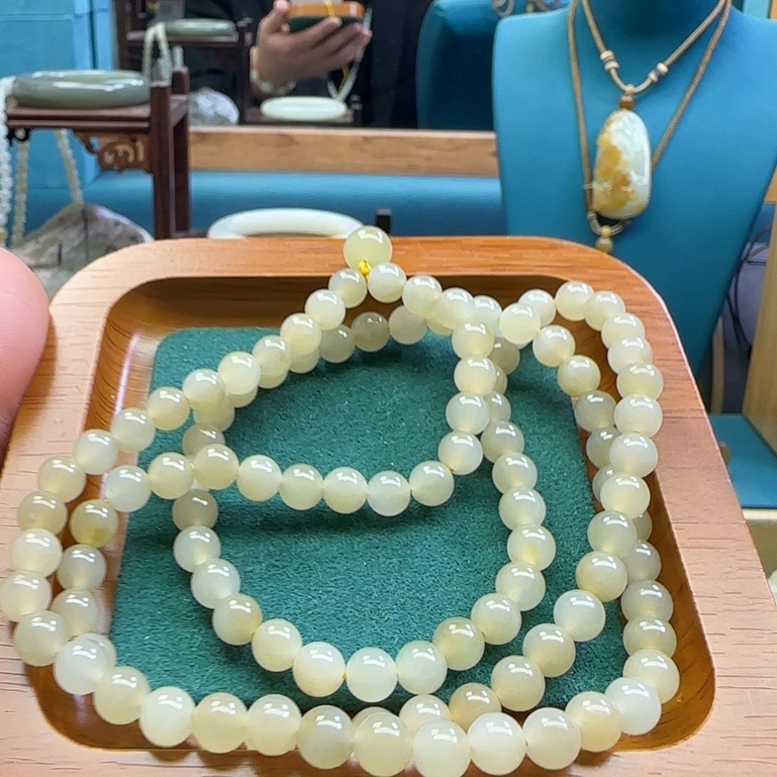 和田玉颈饰未镶嵌