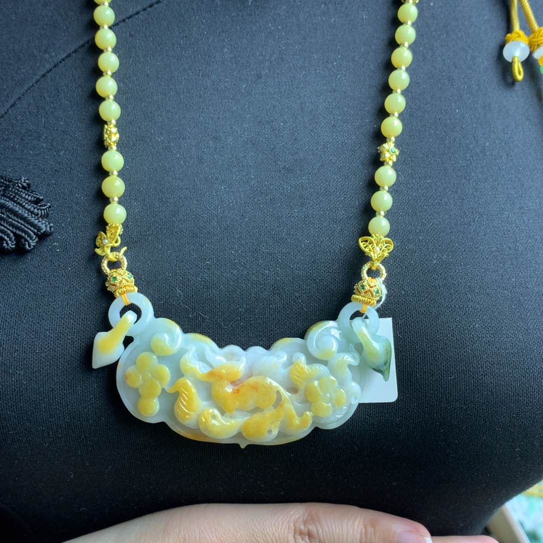 翡翠颈饰未镶嵌翡翠