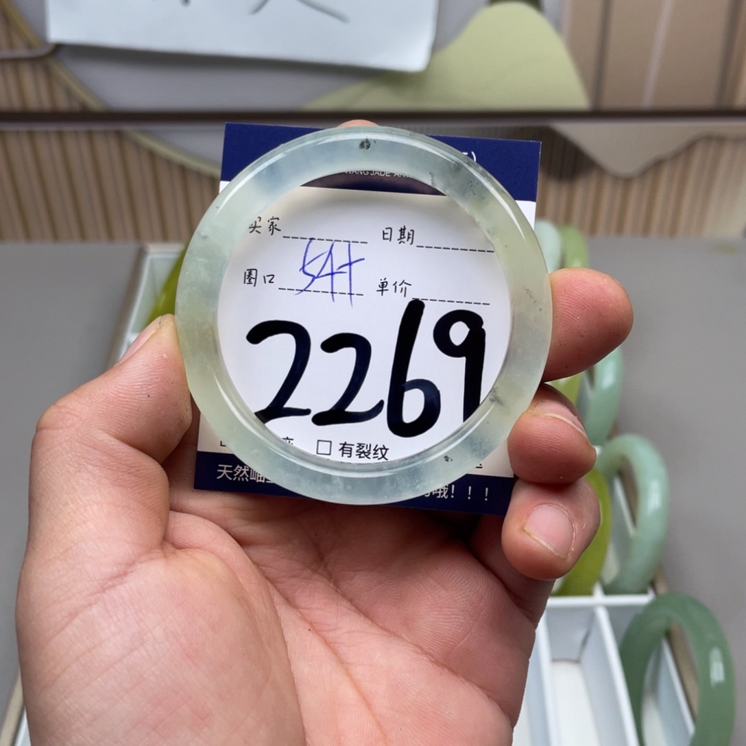 岫玉手镯手镯未镶嵌