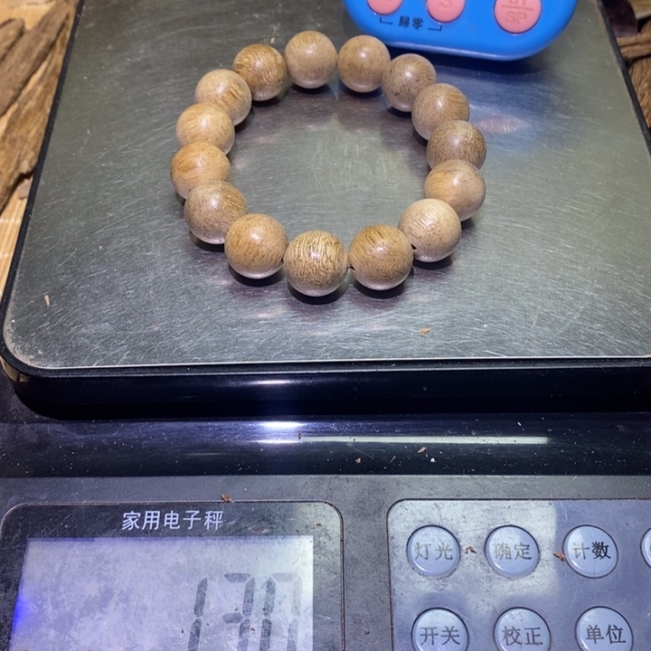 渔***行沉香沉香碎屑金三角