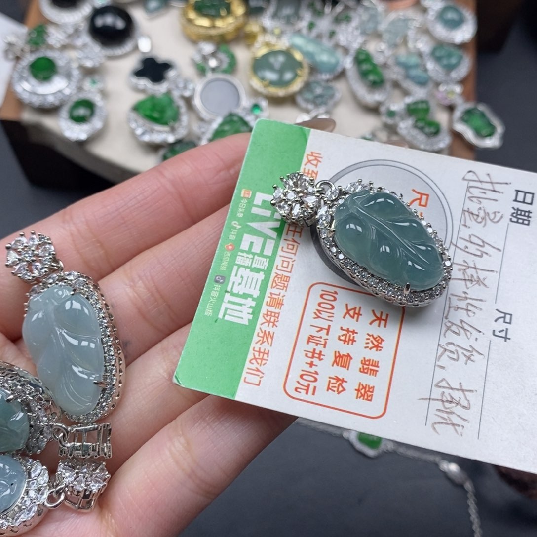 翡翠颈饰未镶嵌翡翠