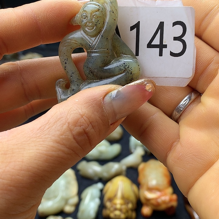 和田玉未镶嵌车挂