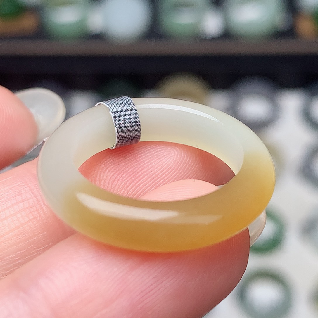 未镶嵌戒指和田玉