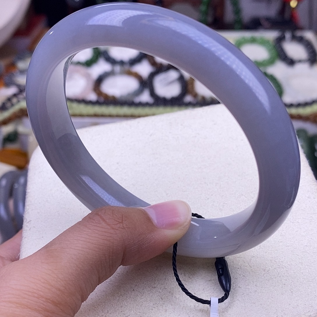 颈饰未镶嵌和田玉毕业级老坑料高冰烟紫手镯62