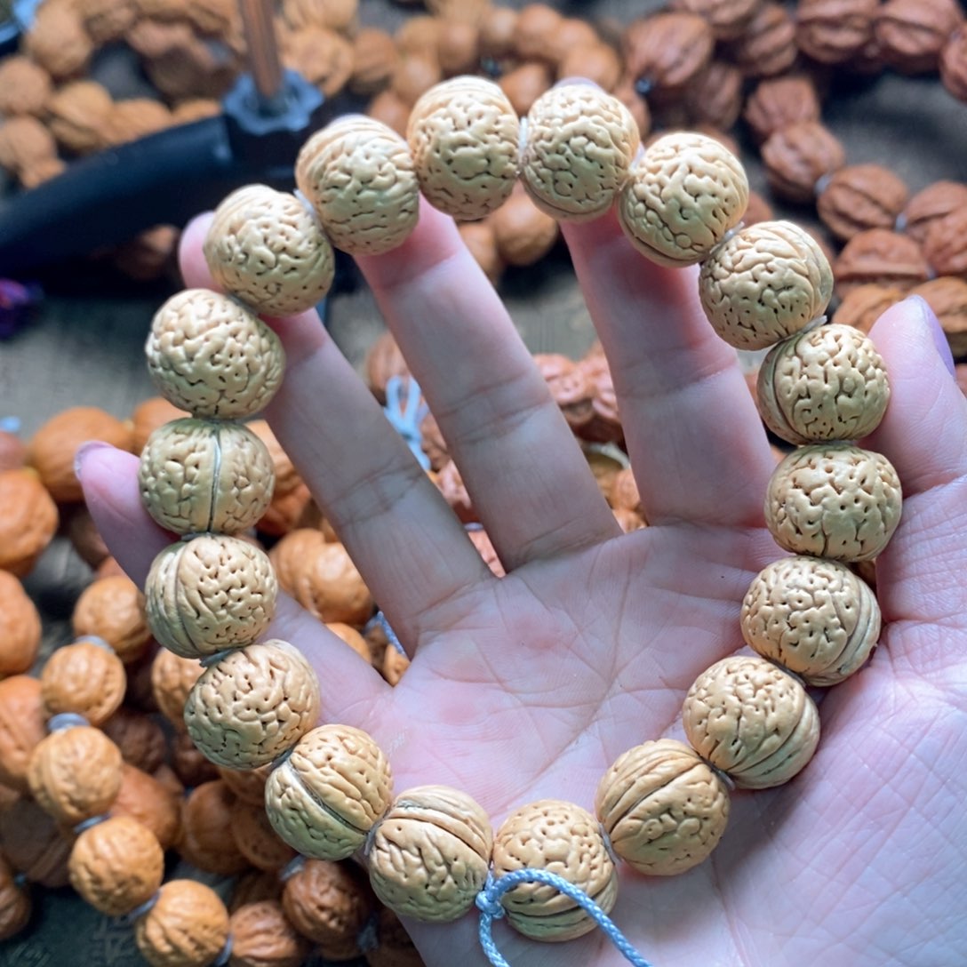 文玩核桃手串文玩核桃。桃核手串