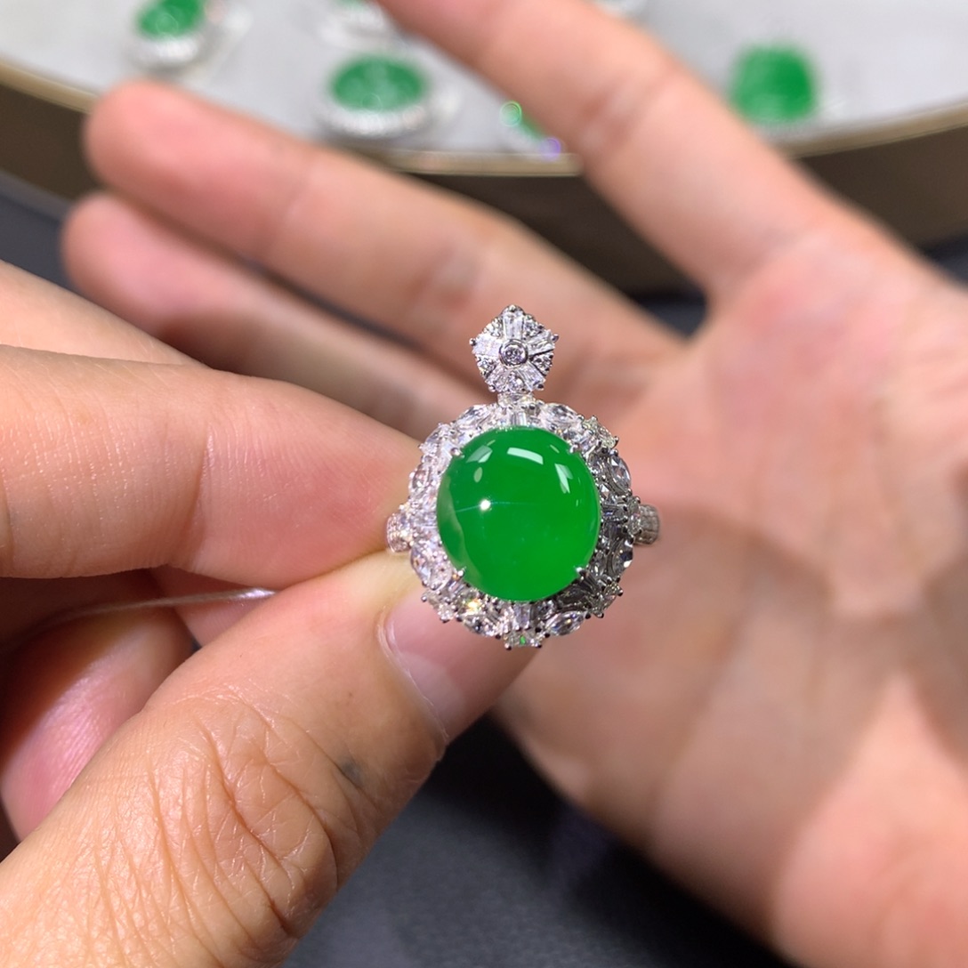 翡翠戒指18K金镶嵌翡翠