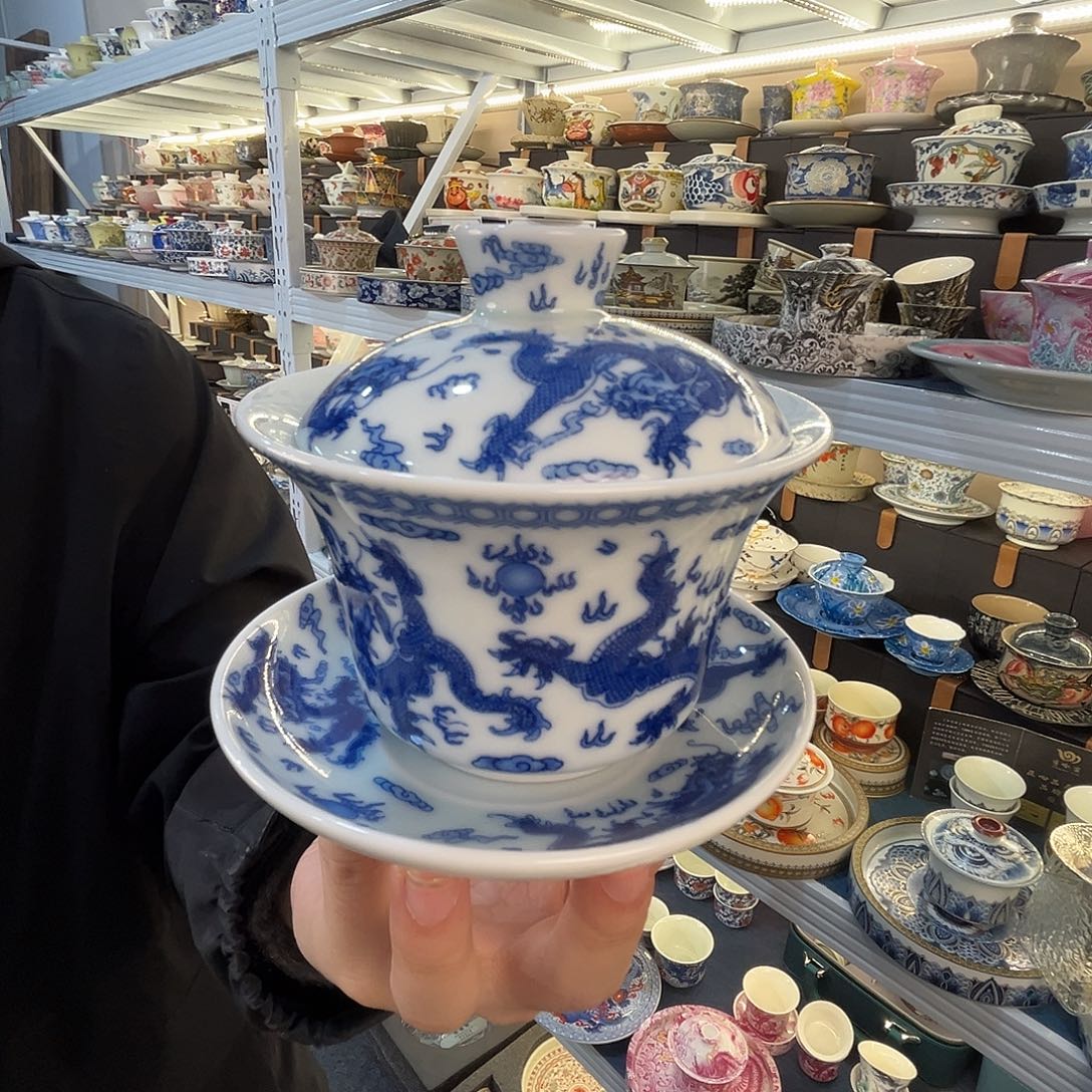 这些盖碗很漂亮！！！