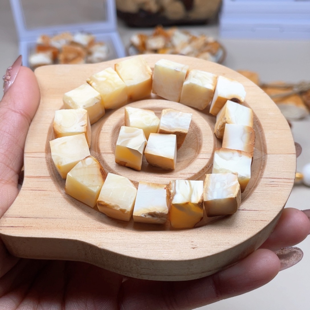 定制琥珀未镶嵌天然蜜蜡