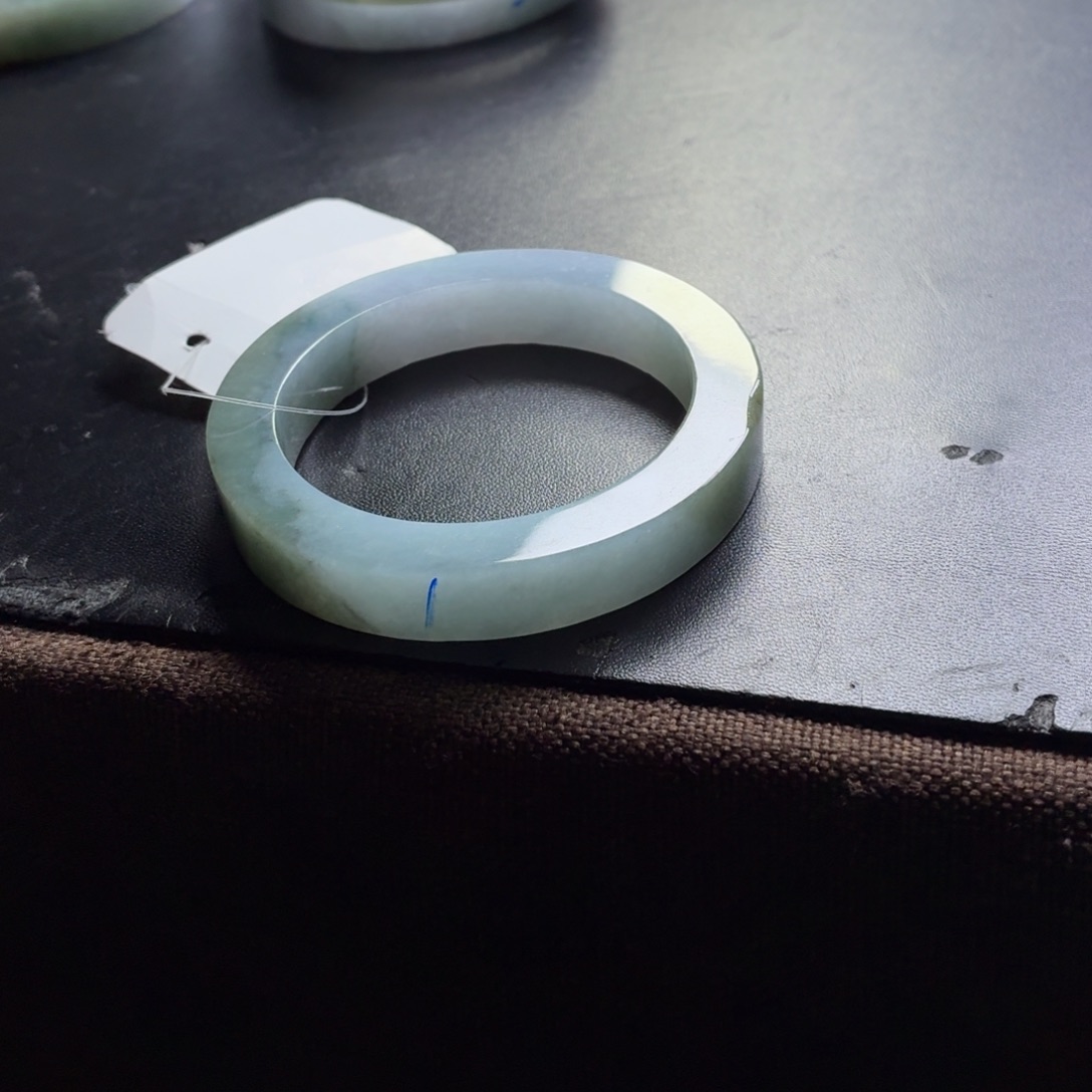 定制翡翠未镶嵌翡翠手镯